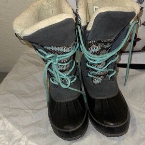 Khombu Women's Winter Boots with Teal Laces